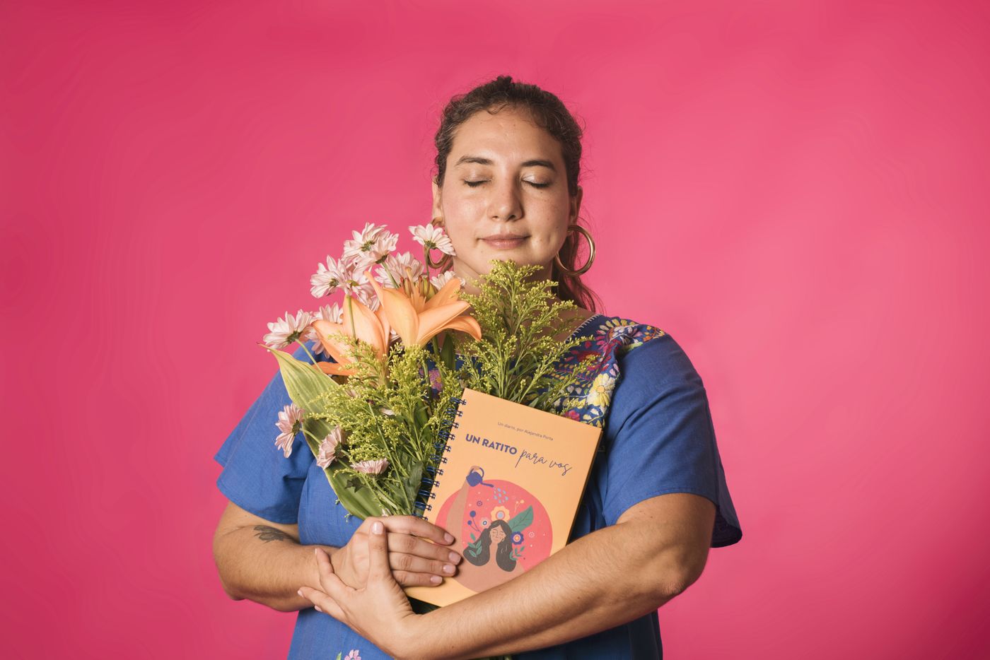 Ale con flores y su diario Un ratito para vos