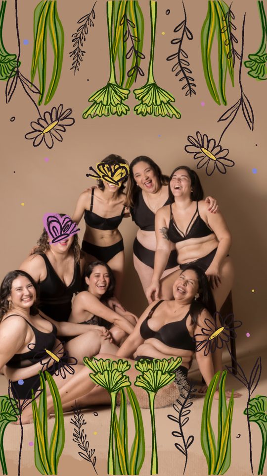 Mujeres riendo a carcajadas juntas en ropa interior negra, enmarcadas por flores dibujadas a mano